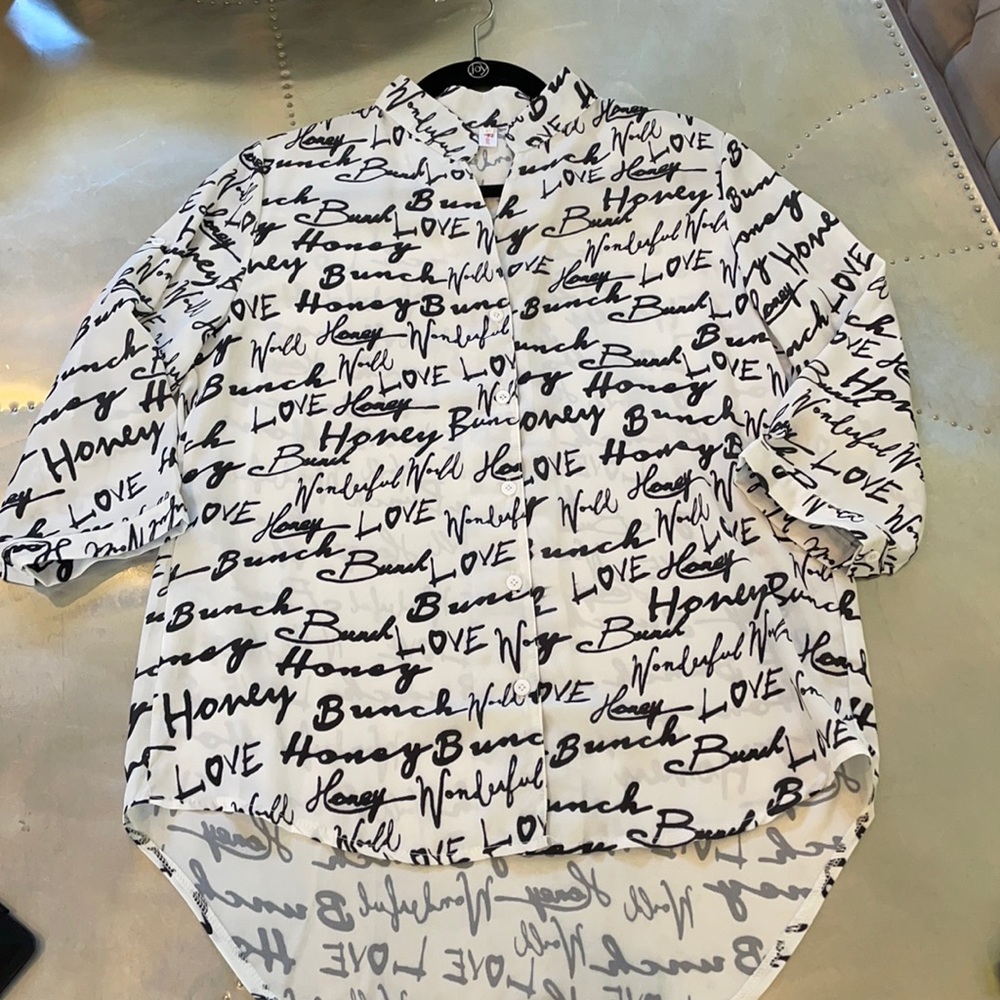 Black / white love ❤️ blouse, size S